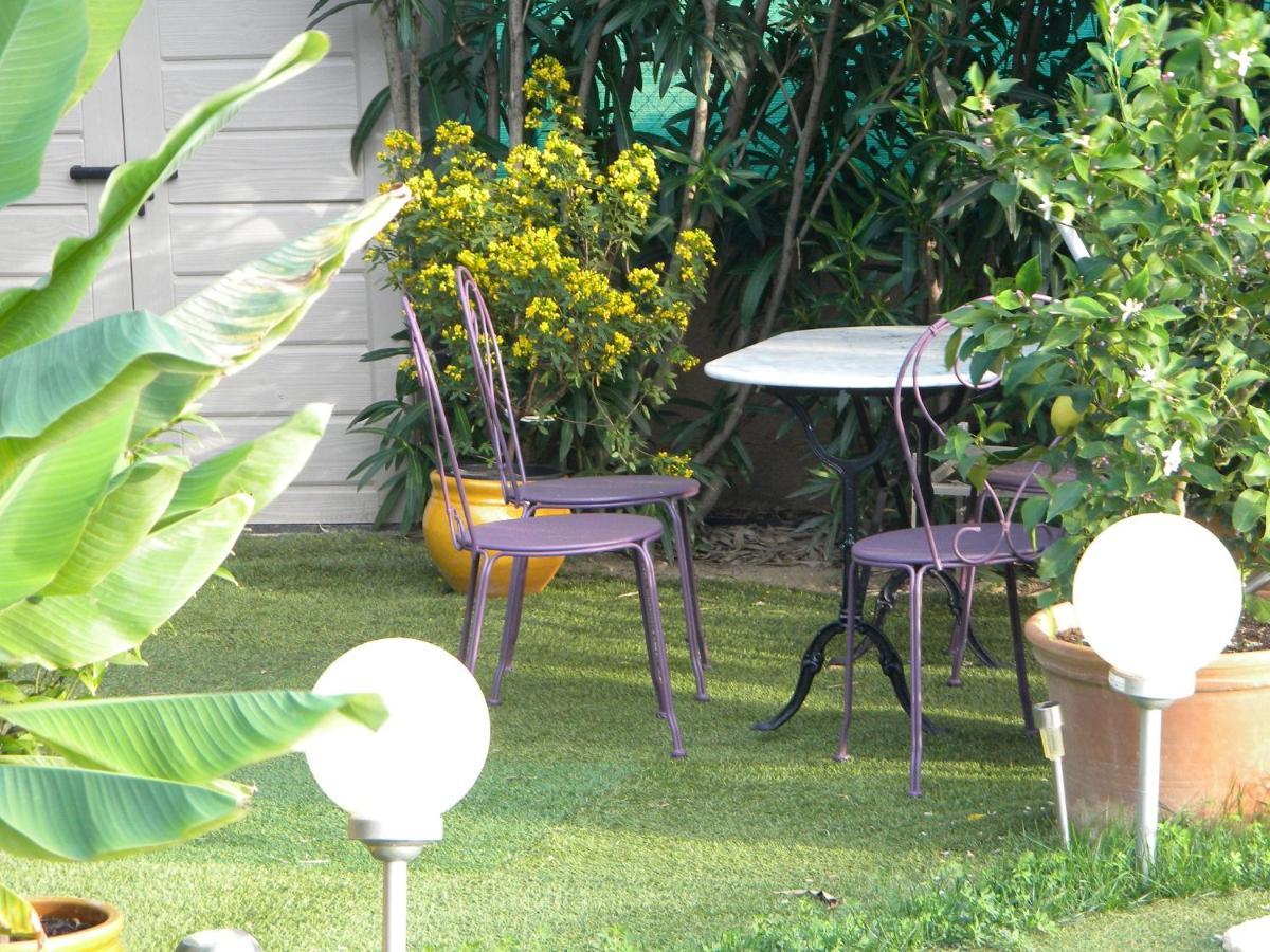 Chez Patrick Roujan Acomodação com café da manhã Exterior foto